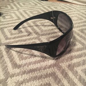 Excellent condition, never worn. Purchased for gft